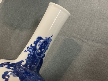 A Chinese blue and white mallet 'phoenix' vase, Kangxi mark, 19/20th C.